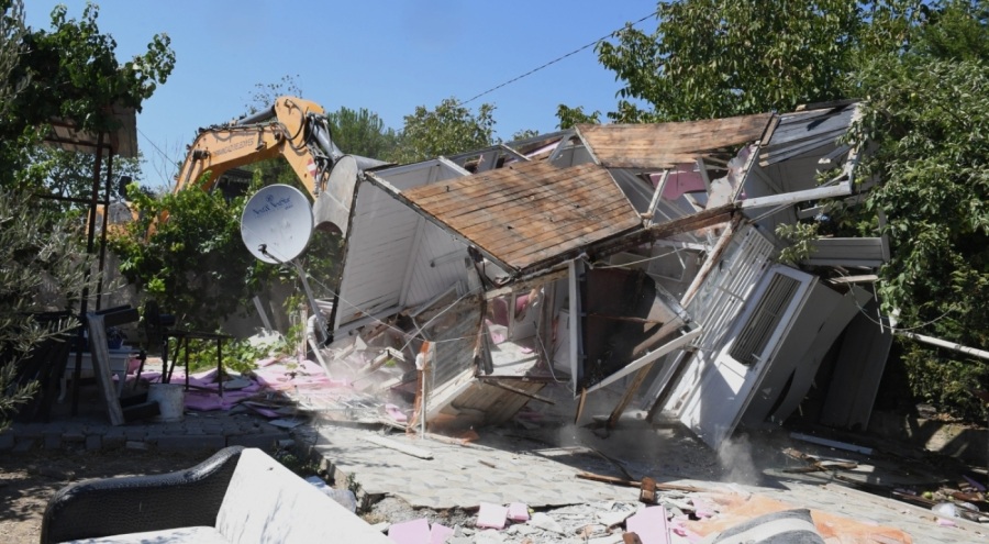 Sit alanına yapılan kaçak yapılar yıkıldı