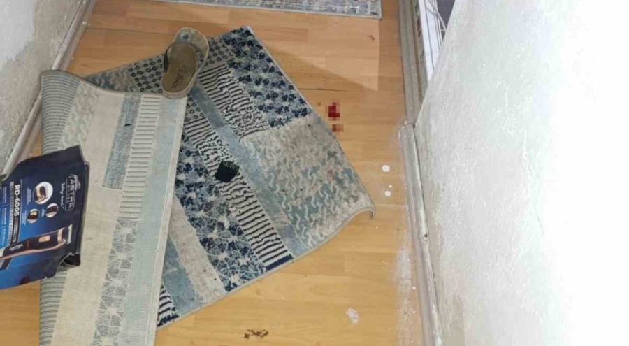 Kırık cam ile boğazımı kesmeye çalıştı