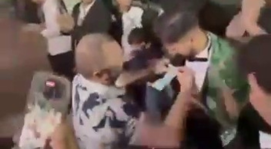 Bursa'da düğünde sıra dışı hediye: Damada 400 bin liralık çek taktı