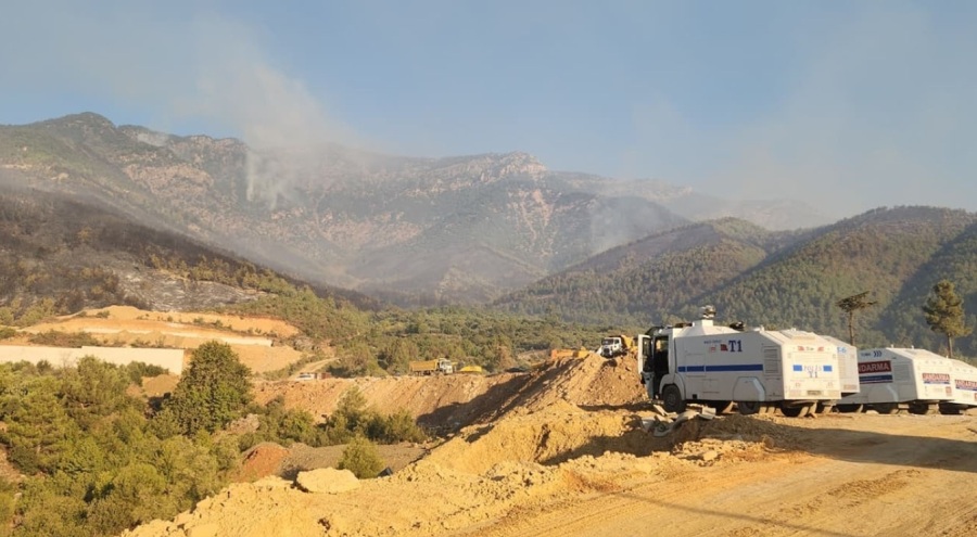 Hatay'da yangın bölgesine yakın mesafedeki 2 mahallede bin 115 kişi tahliye edildi