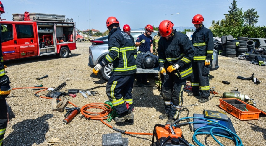 Bursa itfaiyesinden nefes kesen tatbikat