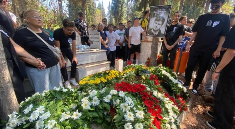 'Jrokez' lakaplı yayıncı Oğuzhan Dalgakıran toprağa verildi