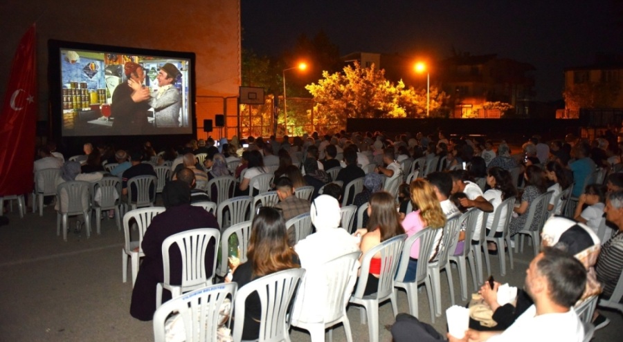 Yıldırım'da yaz sineması keyfi