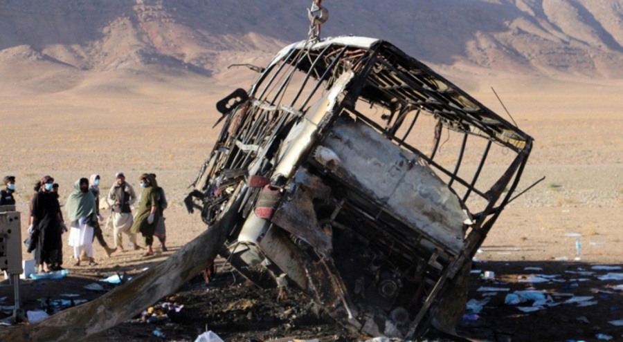 İran'ın sınır dışı ettiği Afgan göçmenleri taşıyan otobüs kaza yaptı: 78 ölü