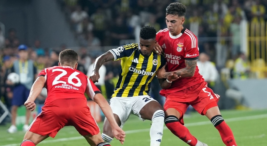 Bursa'nın İnegöl ilçesinde faaliyet gösteren bir tekel bayisine araçtan silahlı saldırı düzenlendi.