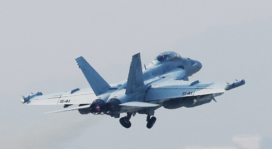 ABD'ye ait F/A-18E Super Hornet savaş uçağı Virginia açıklarında okyanusa düştü: Pilot sağ kurtuldu