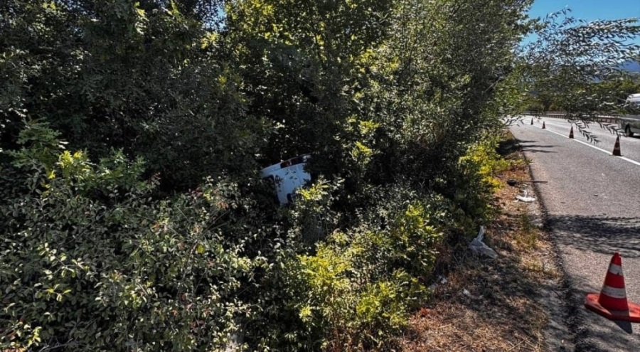 Bursa'da kontrolden çıkan minibüs şarampole yuvarlandı: 1 yaralı