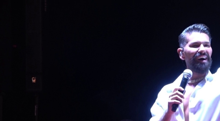 20 yıl sonra ilk sahneye çıktığı mekana geri döndü