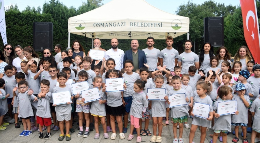 Osmangazi'de minikler yaz tatilinde yüzmeyi öğrendi