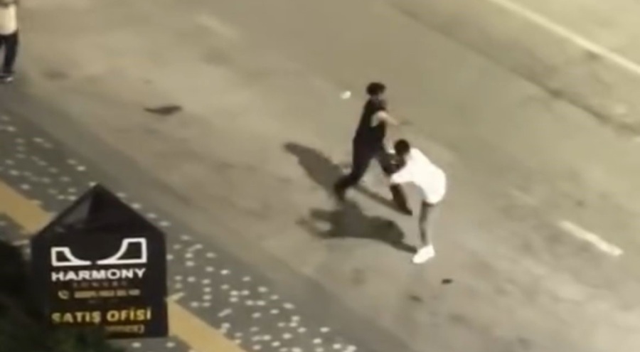 Bursa'da bıçaklı dehşet: Önce kadını yumrukla sonra yanındaki arkadaşına bıçakla saldırdı