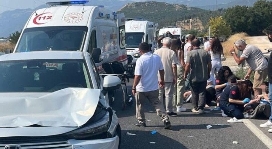 Yolun karşısına geçen aileye otomobil çarptı : 1 ölü, 3 yaralı