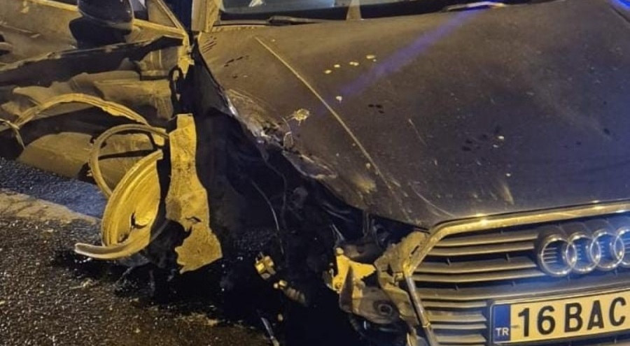 Bursa'da otomobil motosiklete çarptı: 2 yaralı