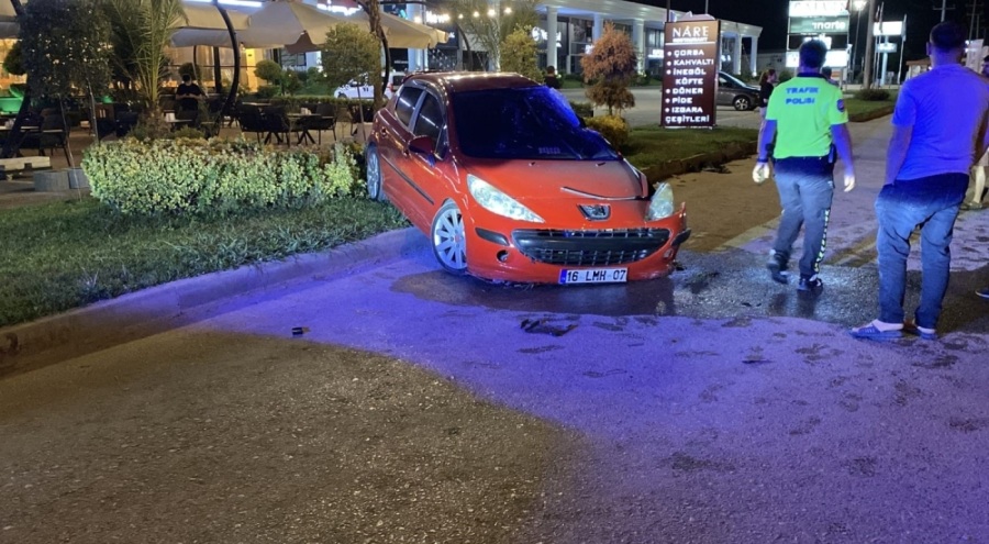 Bursa'da kontrolden çıkan otomobil takla attı: 1 yaralı