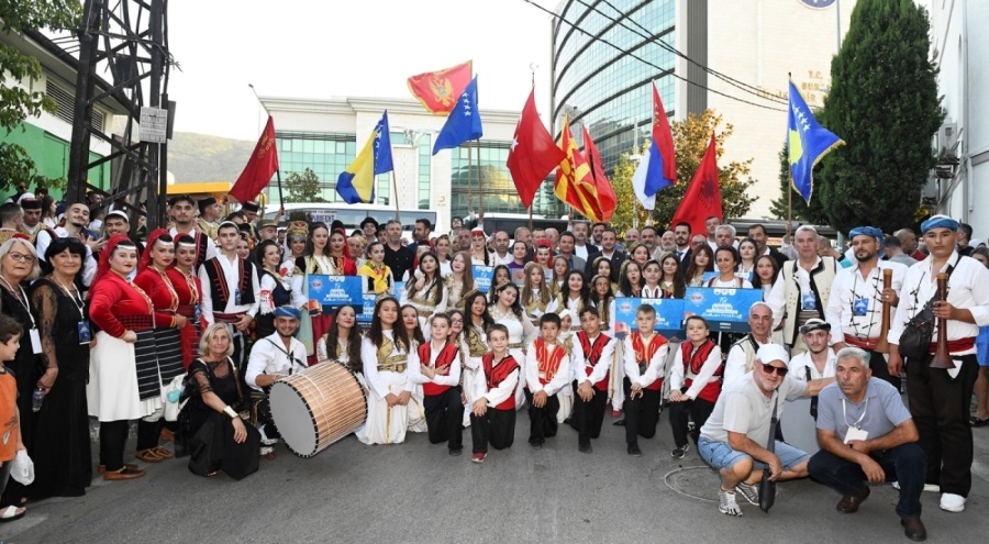 Osmangazi'de Uluslararası Balkan Festivali renkli görüntülerle start aldı