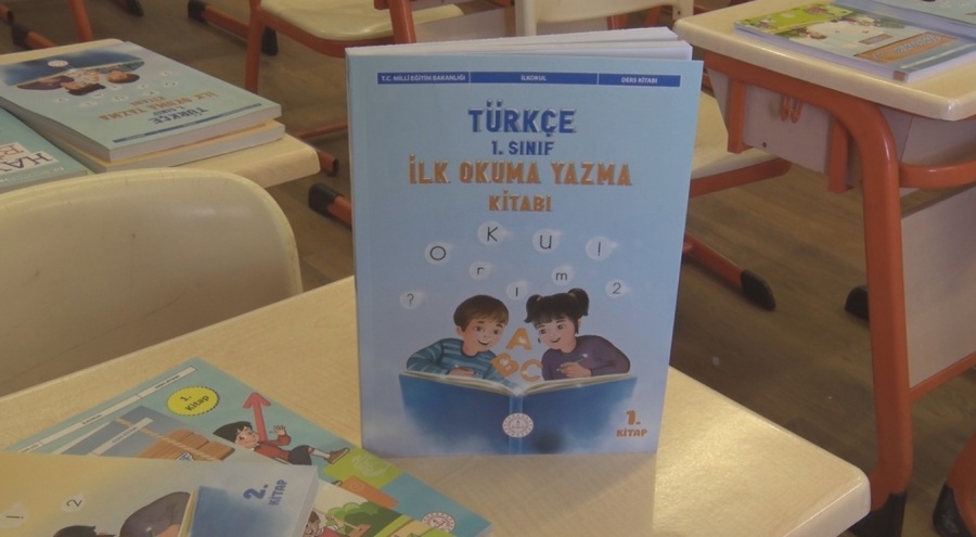 Ücretsiz ders kitapları sıralardaki yerini aldı