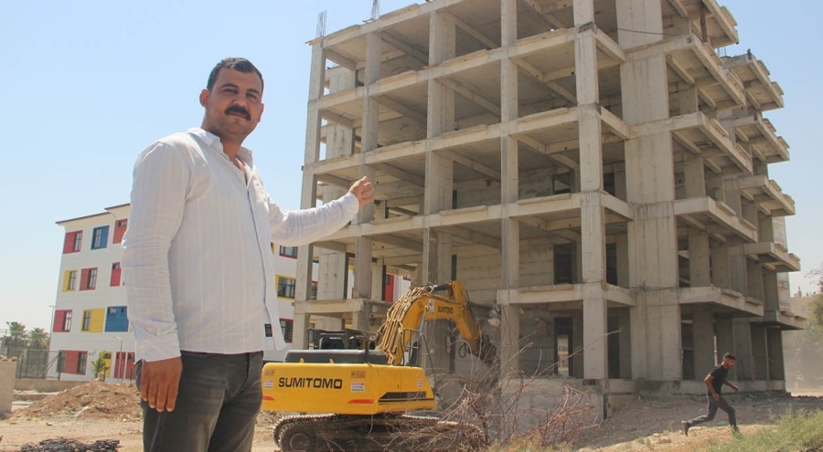 Müteahhit kendisini ihbar etti: Bina mühürlenerek yıkımı yapıldı