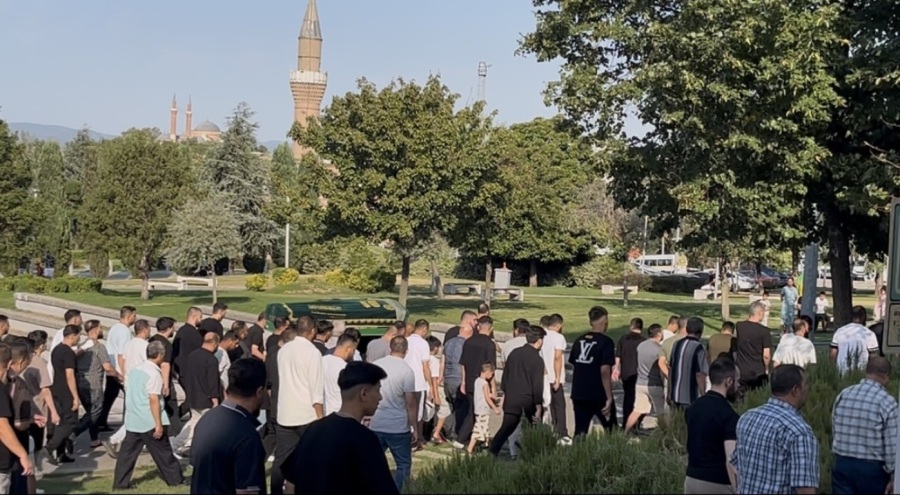 Bursa'da Eski kocası tarafından bıçaklanarak öldürülen kadın toprağa verildi