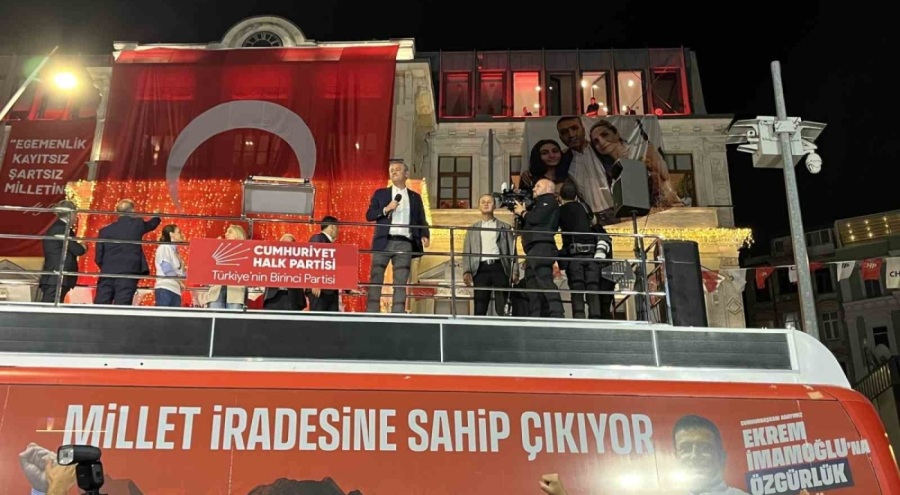 CHP Genel Başkanı Özel, Beyoğlu'ndaki mitingde konuştu