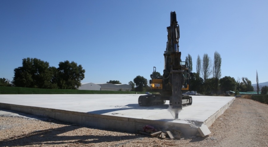 Alaaddinbey'de kaçak yapılara temelden müdahale