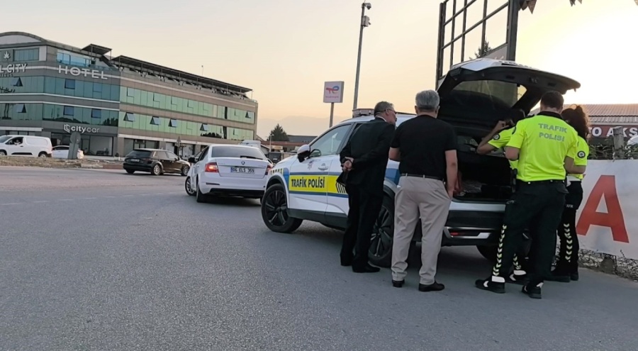 Düğün konvoyunda havaya ateş eden çakarlı aracın sürücüsüne ceza