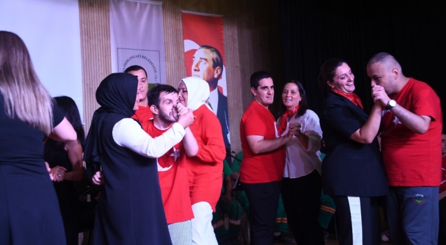 Engelli bireylerden özel Zafer kutlaması