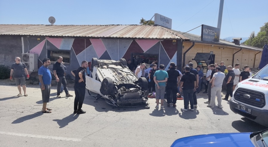 Kontrolden çıkan otomobil takla atarak karşı yola uçtu