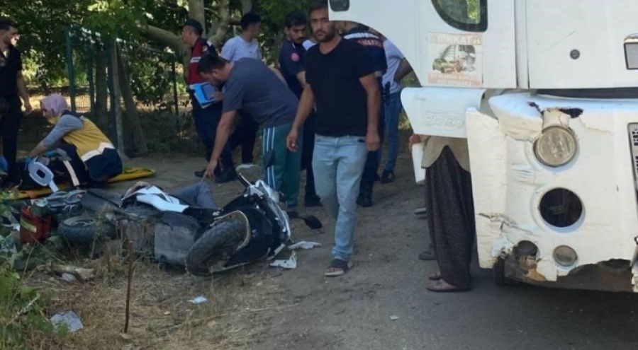 Bursa'da kamyon ile motosiklet çarpıştı: 2 ağır yaralı