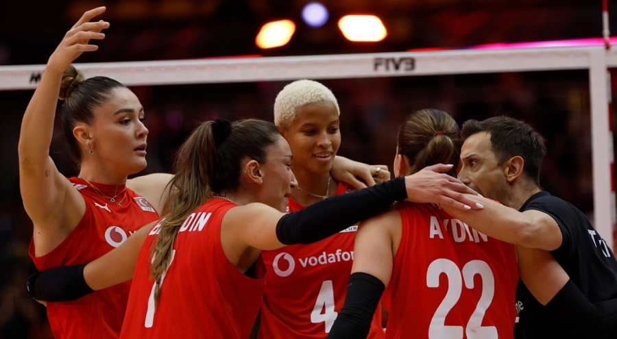 A Milli Kadın Voleybol Takımı, Dünya Şampiyonası'nda yarı final için sahada