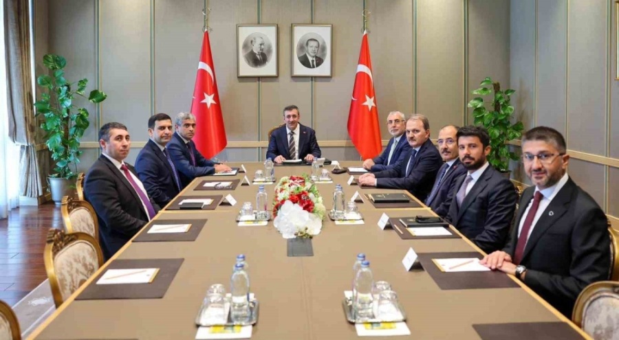 Bakan Işıkhan, Azerbaycan Çalışma ve Halkın Sosyal Koruması Bakanı Aliyev ile bir araya geldi