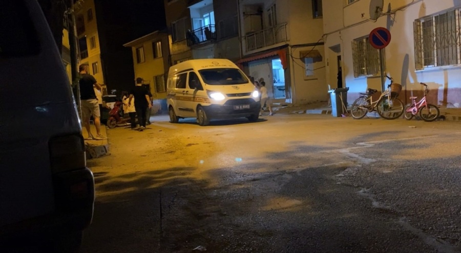 Bursa'da Kızlara rahatsızlık verdiği öne sürülen alkollü şahıs 3 kişi tarafından bıçaklandı