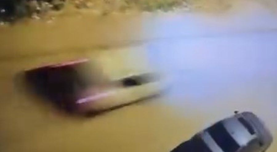 Bursa'da otomobil bisikletli çocuğa çarptı, o anlar kameralara yansıdı