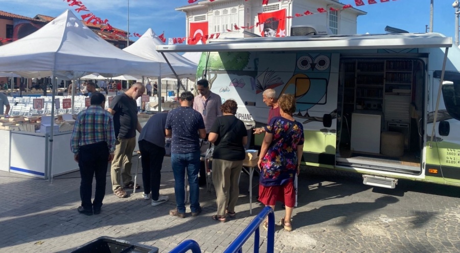 Nilüfer Belediyesi gezici kütüphane 7. Mudanya kitap fuarında