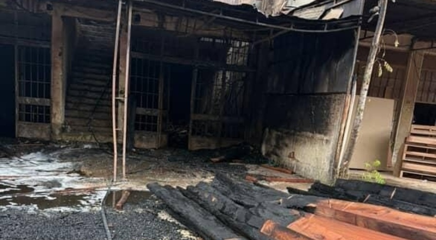 Mobilya imalathanesi alev alev yandı