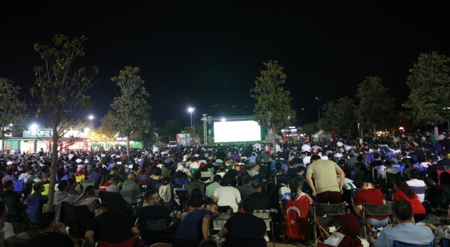 Milli heyecan ve Bursaspor maçı dev ekrana yansıdı