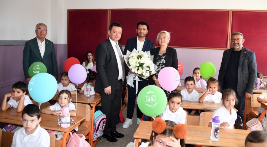 Başkan Erkan Aydın'dan öğrencilere ilk ders sürprizi