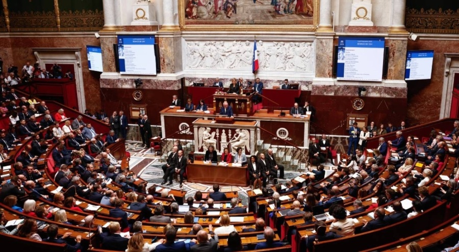 Fransa'da güvenoyu alamayan François Bayrou hükümeti düştü