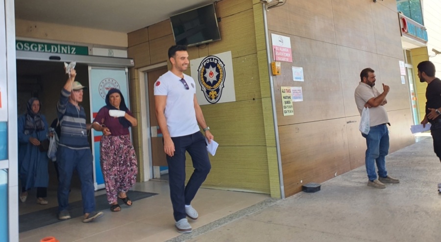 Parmaklarını salça makinesine kaptırdı