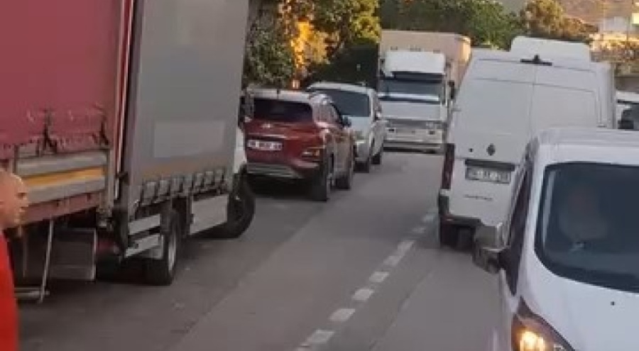 Bursa'da otobüs şoförü ile sürücü arasında ters yön tartışması