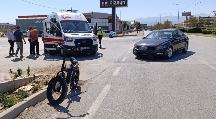 Elektrikli bisiklet ile otomobil çarpıştı: 1 yaralı