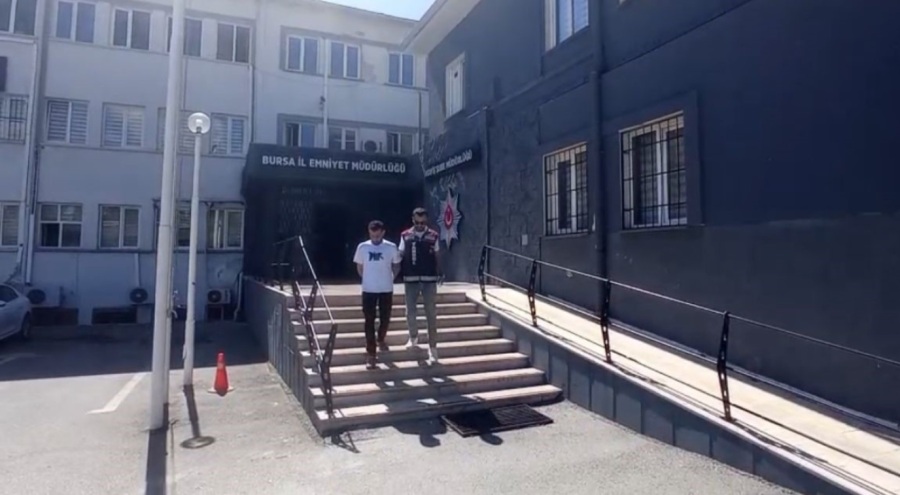 ATM'ye geleni sahte dekontla dolandırdı, polisten kaçamadı