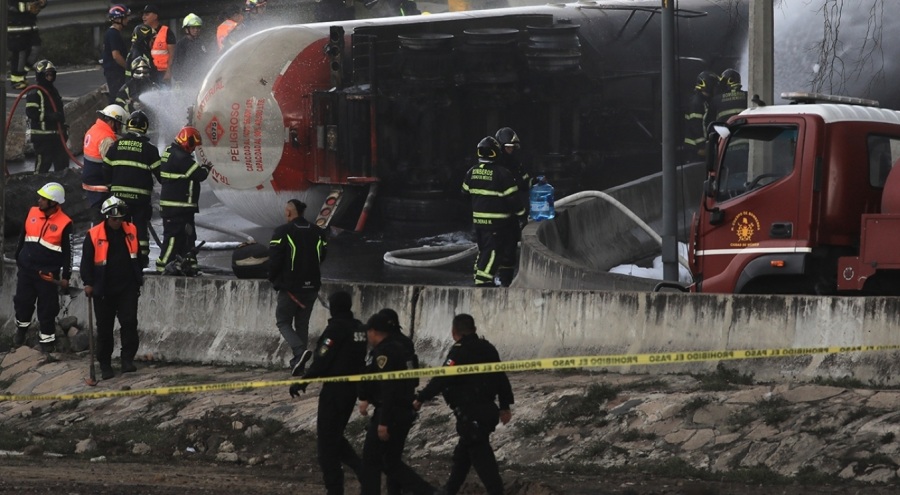 Meksika'da devrilen LPG tankeri patladı: 4 ölü, 90 yaralı