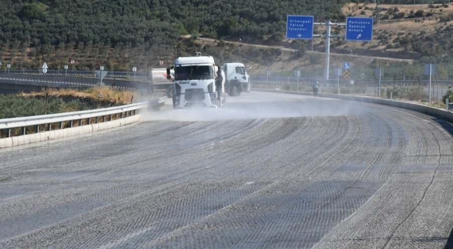 İznik Çevre Yolu'nda bakım ve iyileştirme çalışmaları sürüyor
