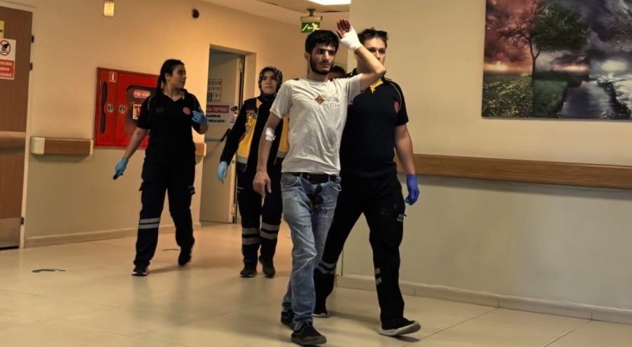 İnegöl'de spiral kazasında genç adam elinden yaralandı