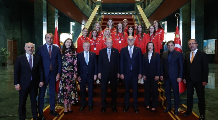 Cumhurbaşkanı Erdoğan, A Milli Kadın Voleybol Takımı'nı kabul etti
