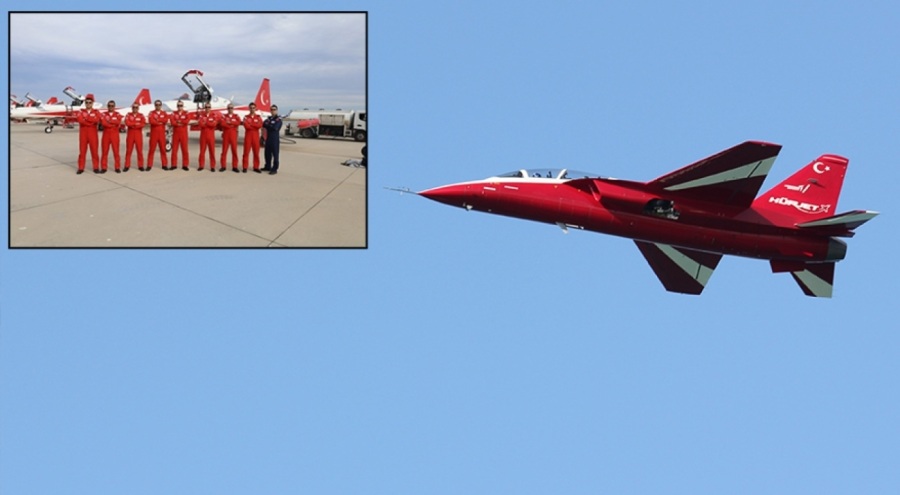 Türk Yıldızları TEKNOFEST'te Gökyüzünü Aydınlattı