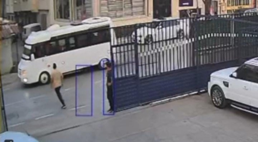 Bursa'da El Freni Çekilmeyen Minibüsü Kahraman Esnaf Son Anda Durdurdu