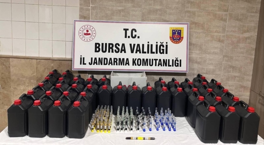 Bursa Mudanya'da Jandarmadan Kaçak Alkol Operasyonu: 200 Litre Etil Alkol ve 99 Kit Ele Geçirildi