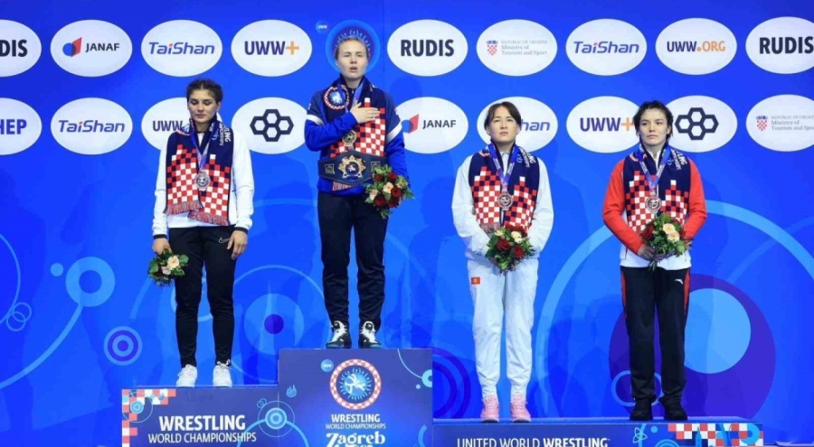 Milli Güreşçi Nesrin Baş'tan Tarihi Gümüş Madalya