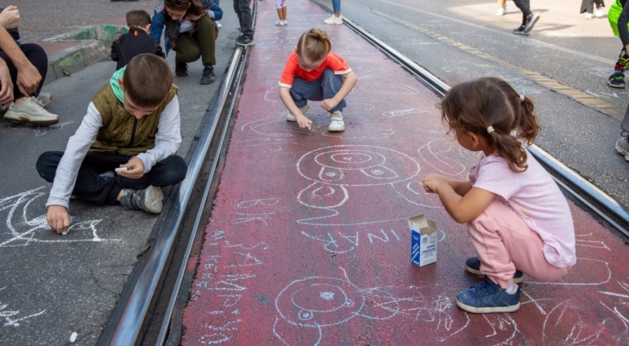 Haydi çocuklar, Heykel'de buluşuyoruz