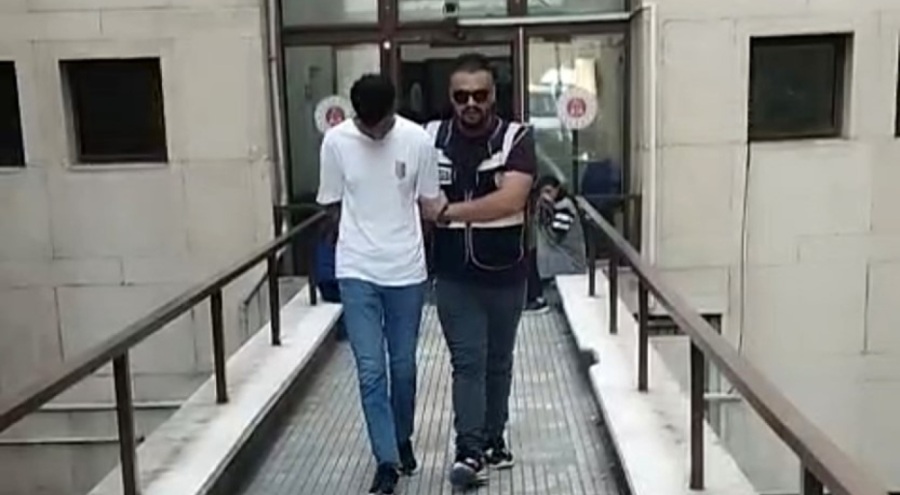 Bursa'da 15 Yıl Hapis Cezalı Firari, Çimlere Yatıp Ölü Taklidi Yaptı Ama Yakalandı